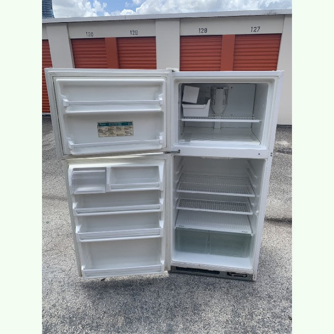 Whirlpool Top and Bottom Refrigerator with IceMaker Whirlpool Top and Bottom Refrigerator with IceMaker